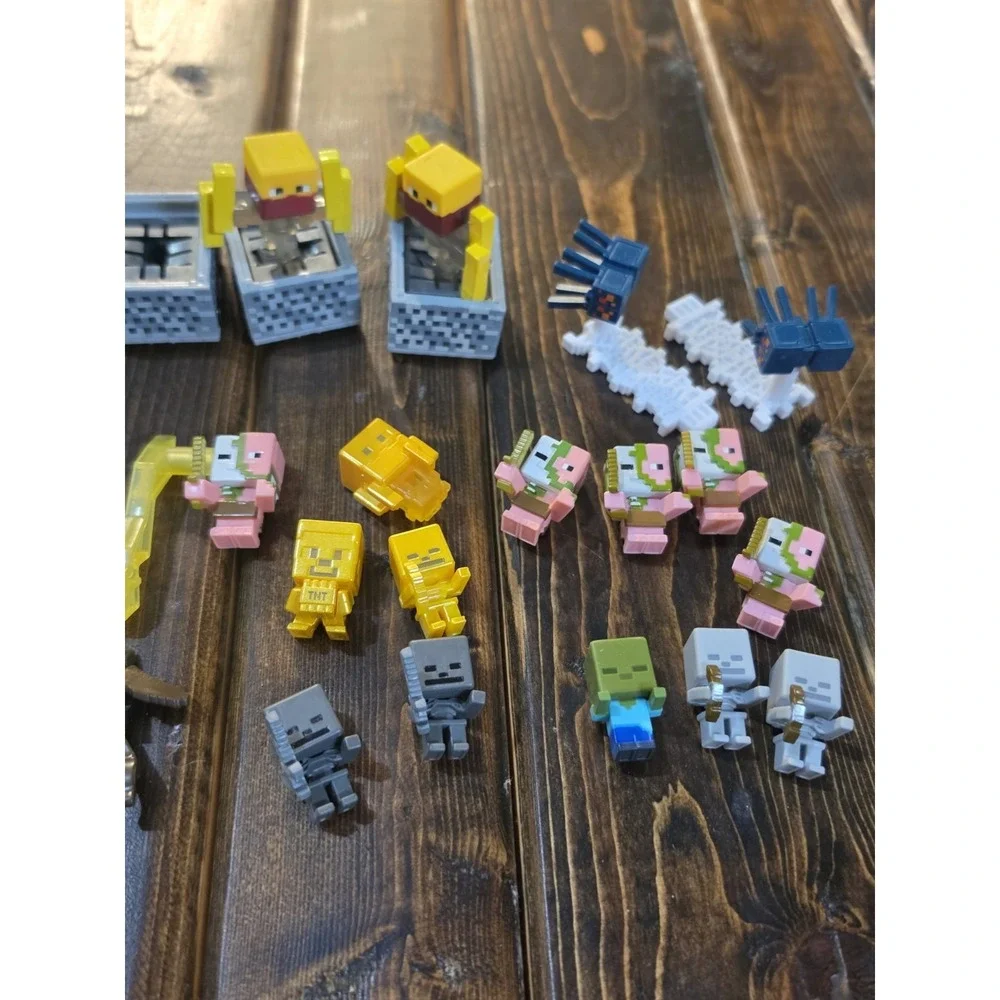 Lego Minecraft Minifigures And Accessories Lot Of 25‎